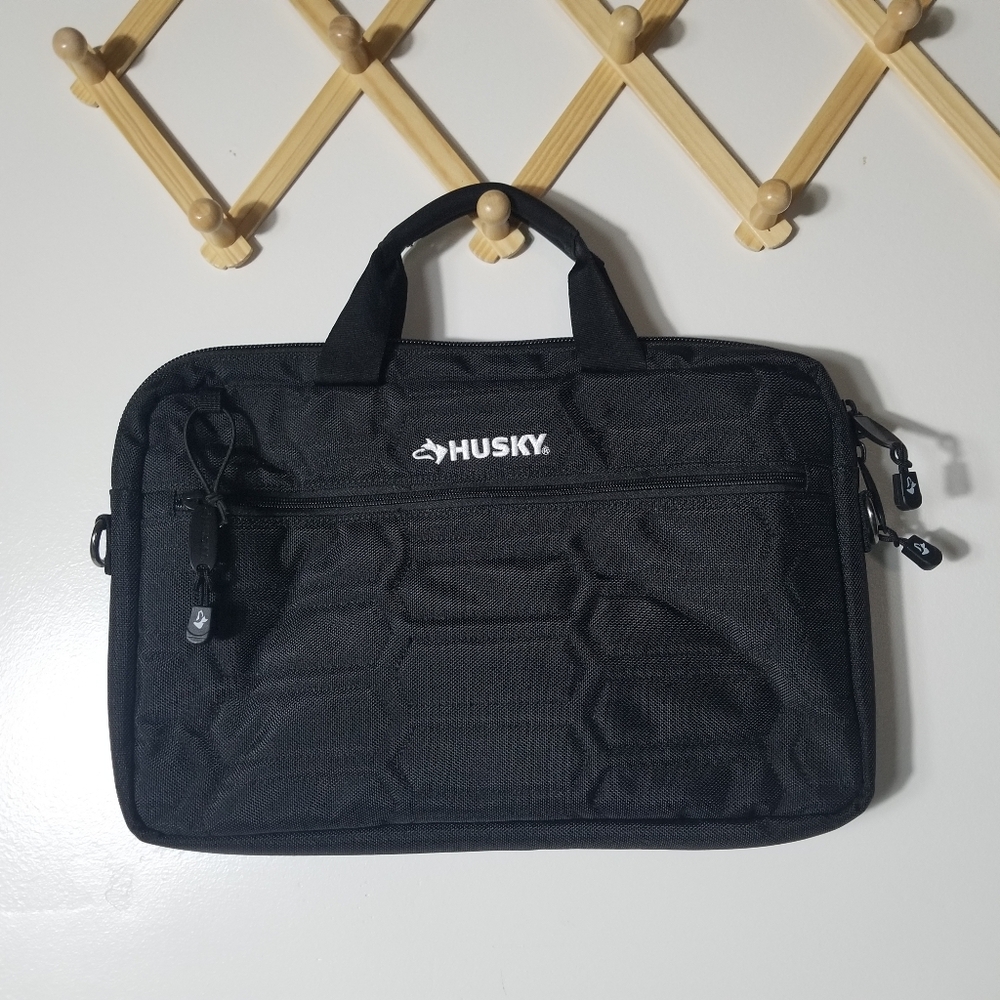 LIKE NEW HUSKY HEAVY DUTY BRIEFCASE